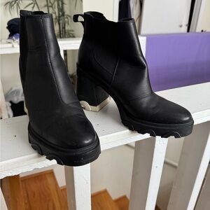 Sorel Black Ankle Boots with Chunky Heel